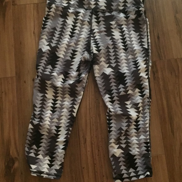 Gap Athletic Capri Pant - Picture 2 of 3